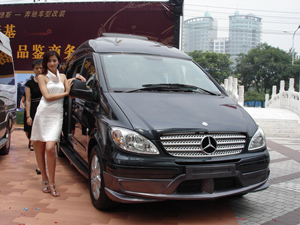 奔馳商務(wù)房車系列在京上市，豪華科技引領(lǐng)出行新風(fēng)尚